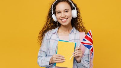 femme apprend anglais podcast et notes